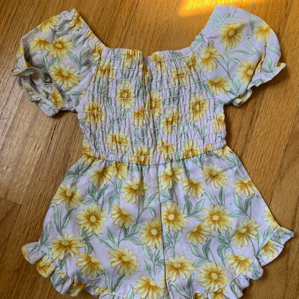 Vince Camuto sunflower romper size 2T - Picture 1 of 4